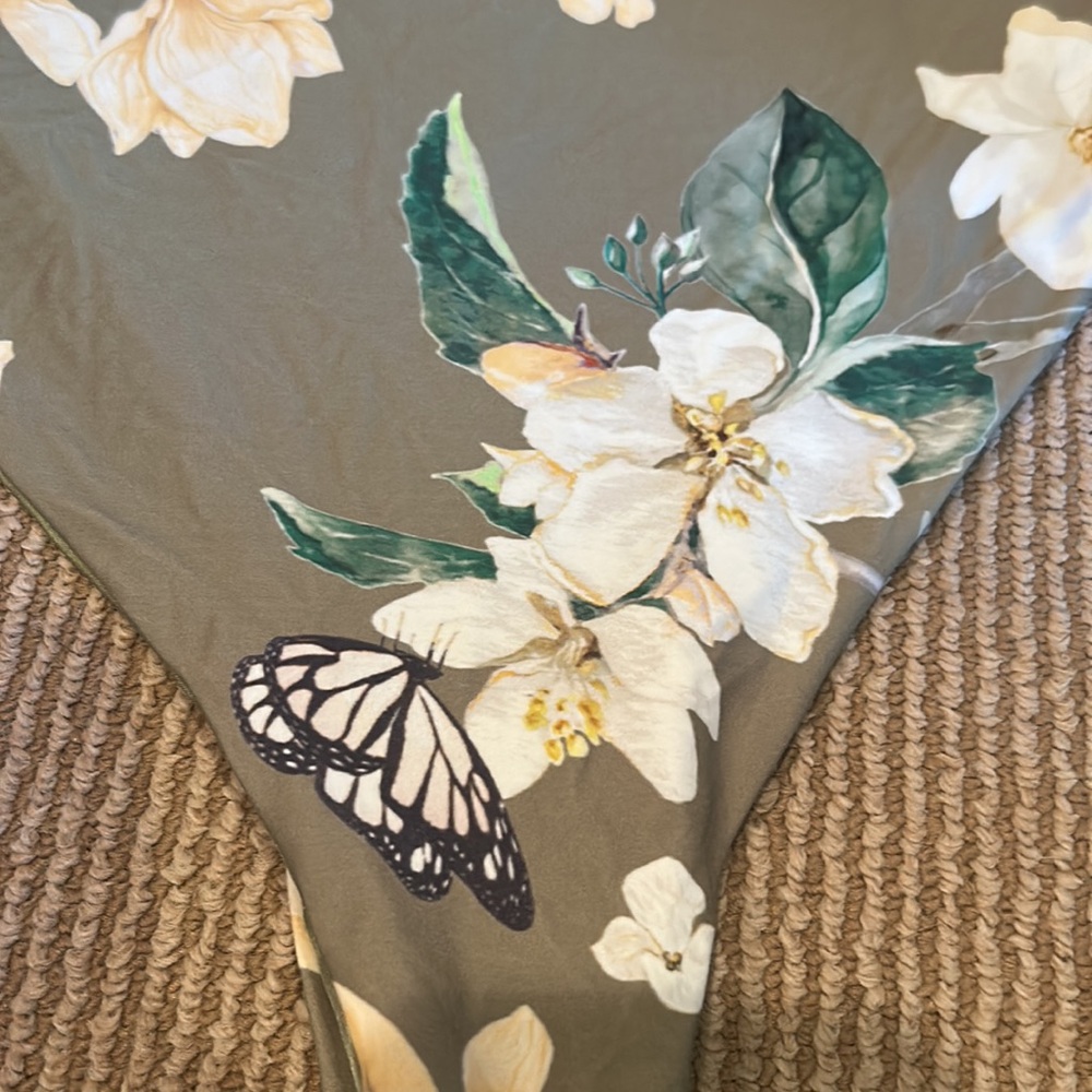 NWT WEWOREWHAT high waist emily bottom in romantic Floral sage size medium - Picture 8 of 11